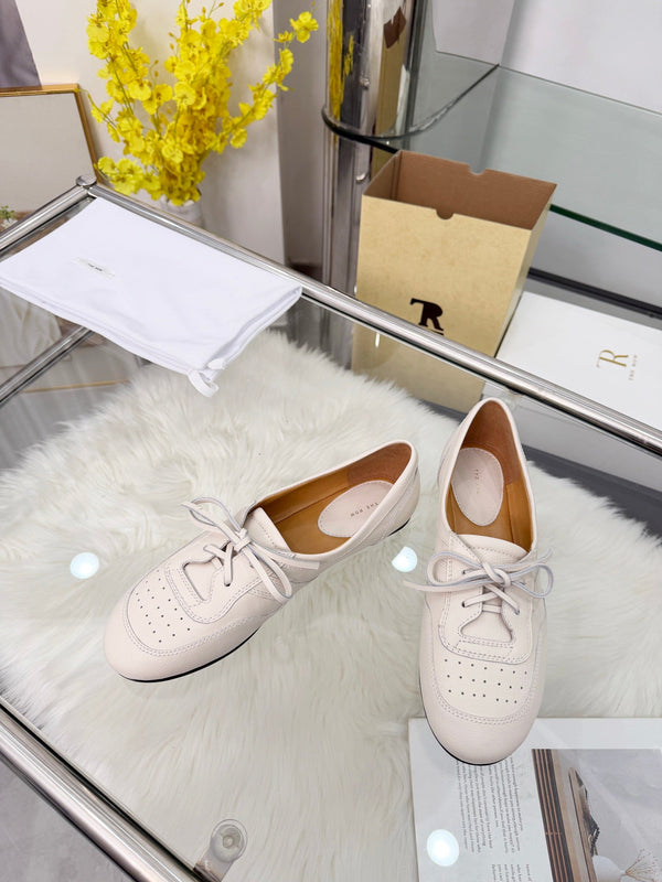 Mocassins plats à lacets The Row 2026 neufs en peau de mouton blanche 576850