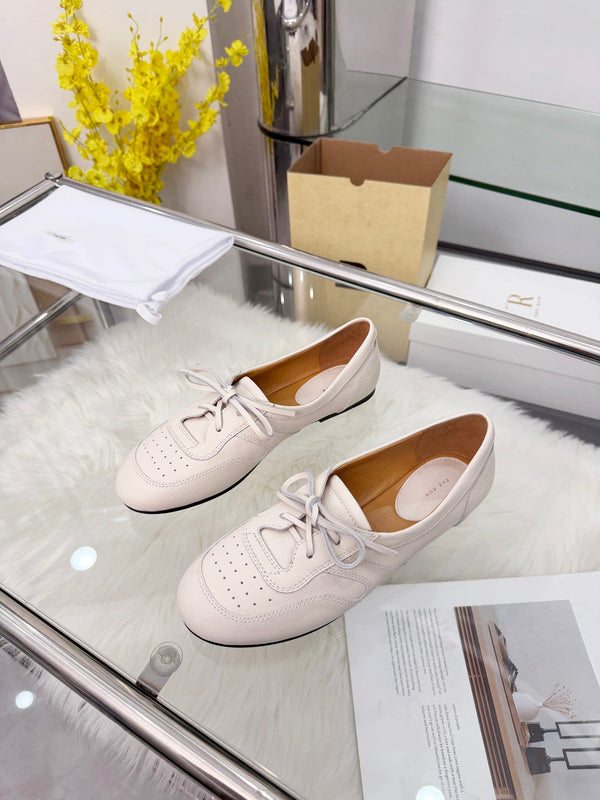 Mocassins plats à lacets The Row 2026 neufs en peau de mouton blanche 576850