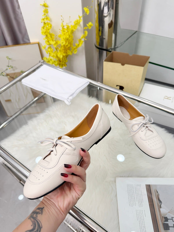 Mocassins plats à lacets The Row 2026 neufs en peau de mouton blanche 576850