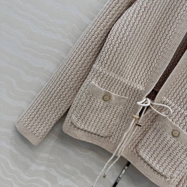 Cardigan en laine beige Chanel 26c, avec boucle en strass 333717