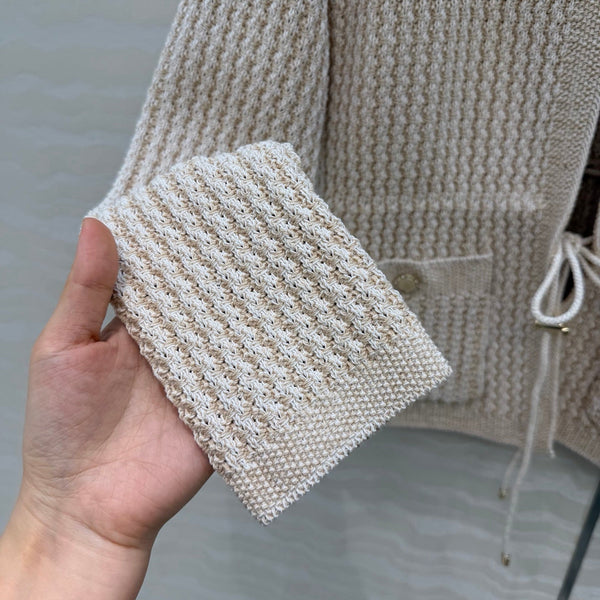 Cardigan en laine beige Chanel 26c, avec boucle en strass 333717
