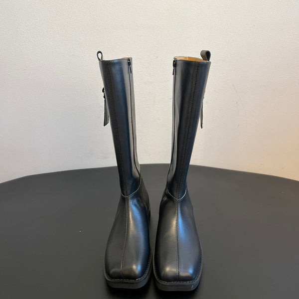 Maison Margiela 25ss Bottes d'équitation hautes à bout carré en cuir noir brillant 580415