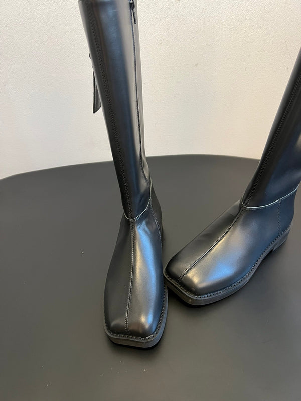 Maison Margiela 25ss Bottes d'équitation hautes à bout carré en cuir noir brillant 580415