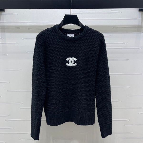 PULL EN MAILLE NOIR LOGO CHANEL 26 335407