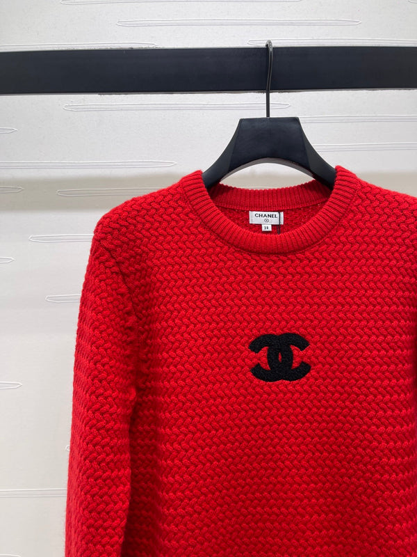 PULL TRICOTÉ ROUGE AVEC LOGO CHANEL 26 335405