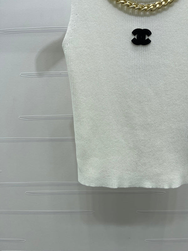 GILET EN MAILLE TRICOTÉE AVEC CHAÎNE CHANEL 26 EN LAINE NOIRE 335389