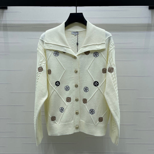 CHANEL CARDIGAN BLANC À MANCHES LONGUES ET MOTIF DIAMANT 26 335386