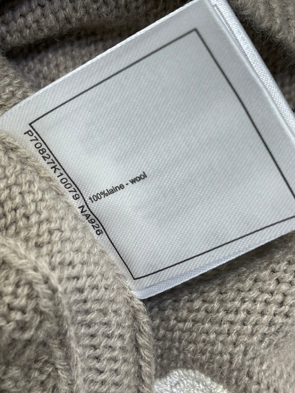 CHANEL CARDIGAN BRUN À MANCHES LONGUES ET MOTIF LOSANGES 335385