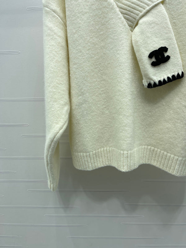 CHANEL 26 FOULARD ET PULL COL V BLANC 335372