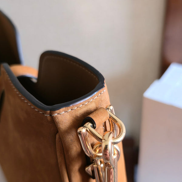 Sac Celine New Camille 16 souple marron en cuir de veau 276174