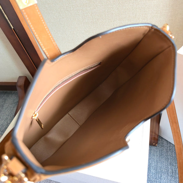 Sac Celine New Camille 16 souple marron en cuir de veau 276174