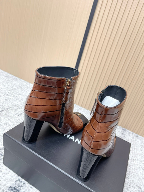 CHANEL Fall/Winter Chelsea Brown Short Boots in Cowhide 591405