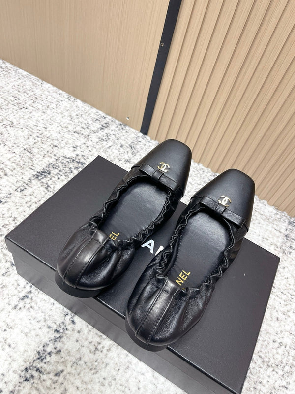 Chanel 26 Ballerines Noires à Volants en Agneau 591373
