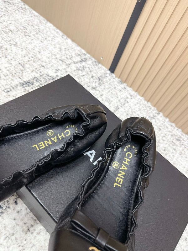 Chanel 26 Ballerines Noires à Volants en Agneau 591373