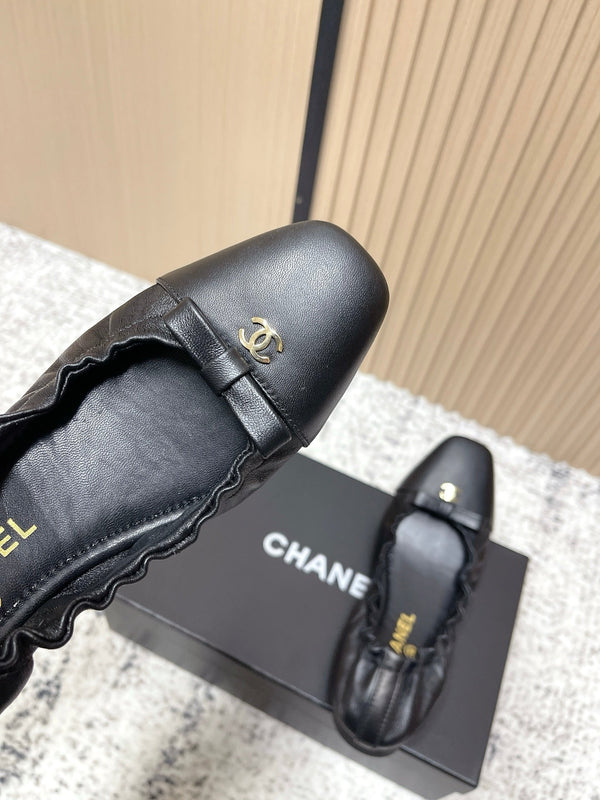 Chanel 26 Ballerines Noires à Volants en Agneau 591373