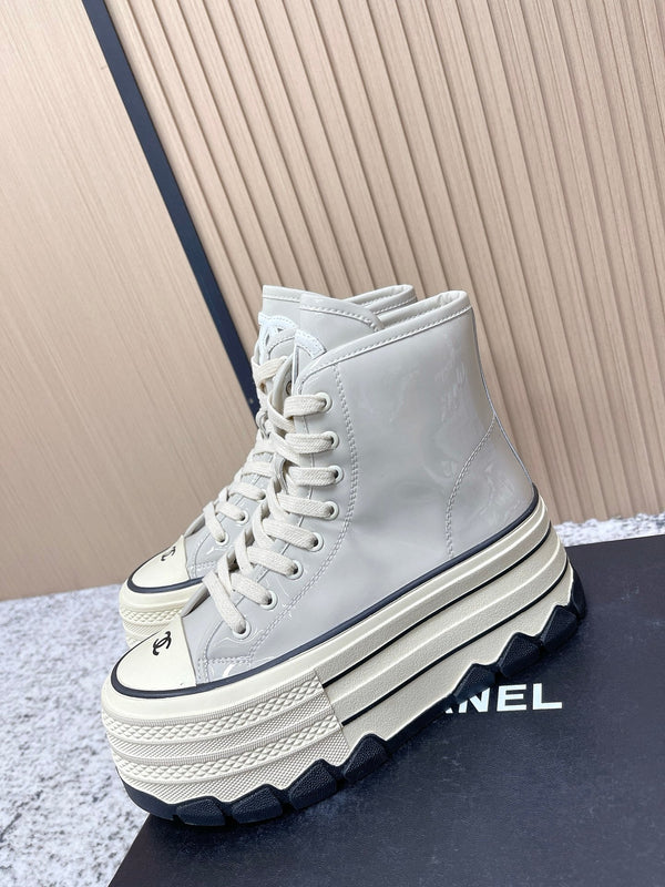Baskets montantes décontractées Chanel à plateforme bleu clair en cuir de vachette 591370