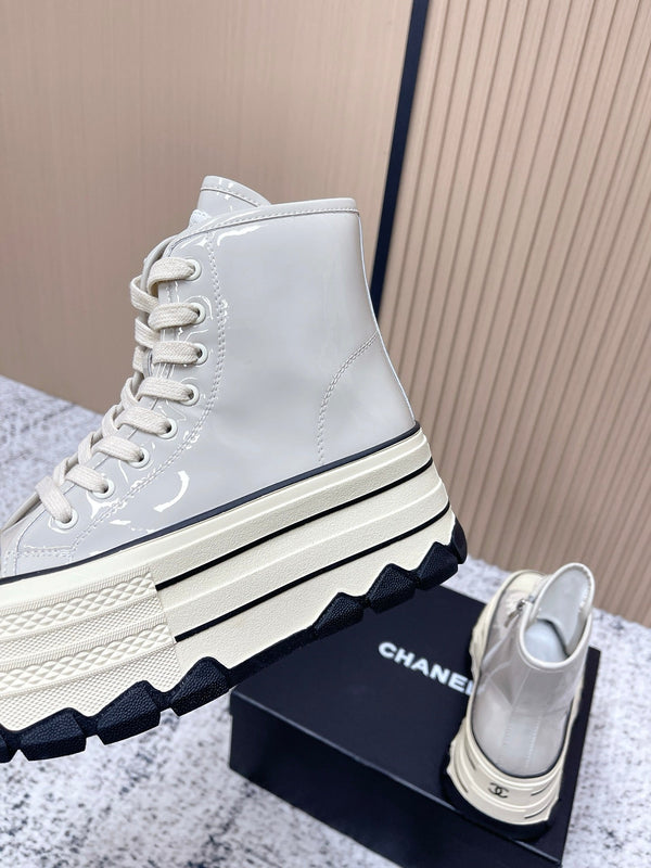 Baskets montantes décontractées Chanel à plateforme bleu clair en cuir de vachette 591370