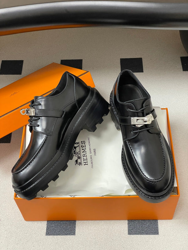 HM Kelly Buckle Classic Loafers Black in Cowhide 594335