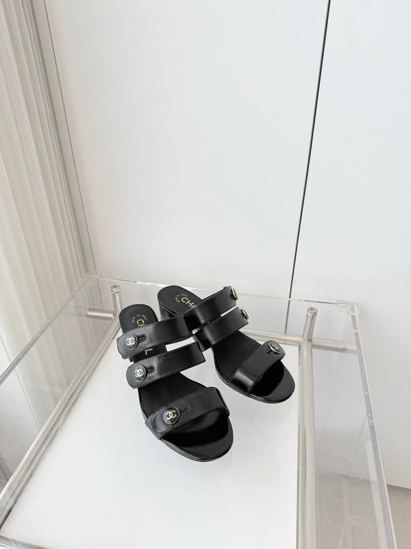 Chanel 26 Turnlock 40 Black Sandal Mule in Lambskin 597396