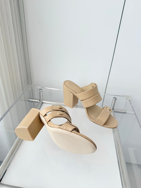 Mules Sandales Chanel 26 Turnlock 85 Beiges en Agneau 597394