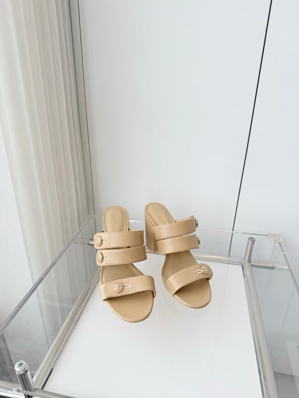 Mules Sandales Chanel 26 Turnlock 85 Beiges en Agneau 597394
