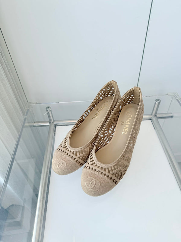 Chanel 26 Ladies 50 Ballet Flats Taupe in Fabric 597339
