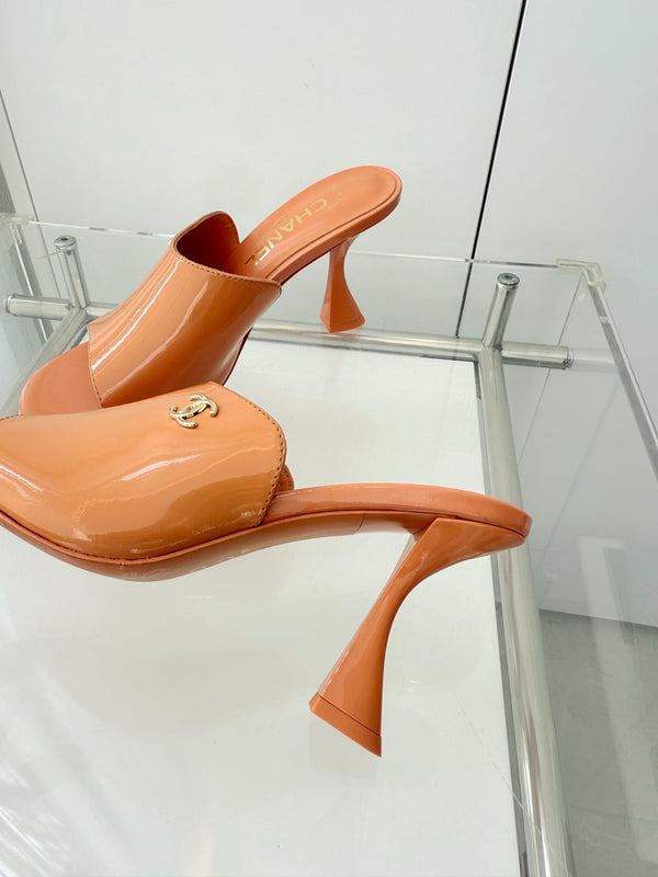 Chanel 26 Sandal 90 Orange in Patent Leather 597369