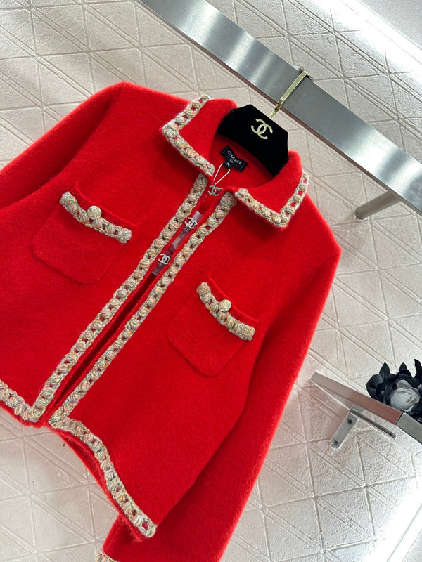 Cardigan en maille Chanel 25 à liseré contrastant rouge en laine 801436