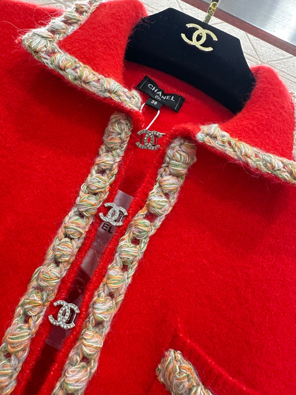 Cardigan en maille Chanel 25 à liseré contrastant rouge en laine 801436