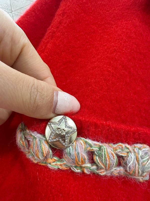 Cardigan en maille Chanel 25 à liseré contrastant rouge en laine 801436