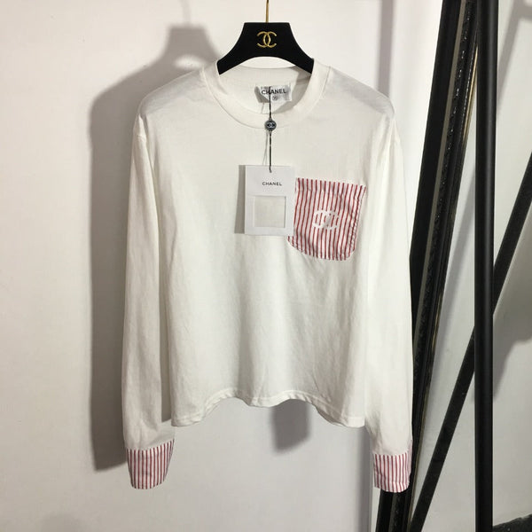 T-shirt à manches longues et col rond Chanel avec blocs de couleurs et rayures, et poche