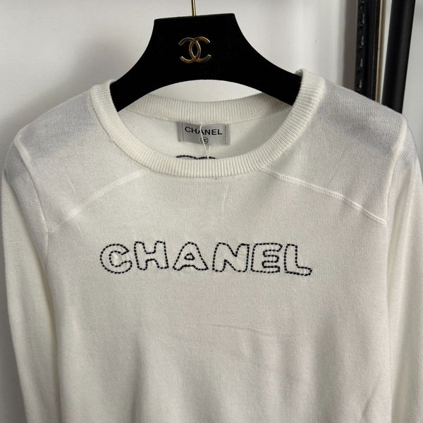 T-shirt en maille à manches longues Chanel avec logo Chanel brodé