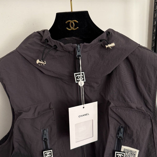 Gilet de travail Chanel sans manches à capuche