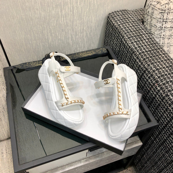 Sandales à plateforme et chaîne Chanel 26 blanches en cuir d'agneau 602506