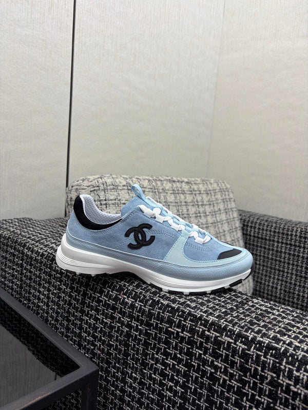 Chanel 26 Baskets Basses Matelassées Classiques Bleues en Cuir d'Agneau 602473
