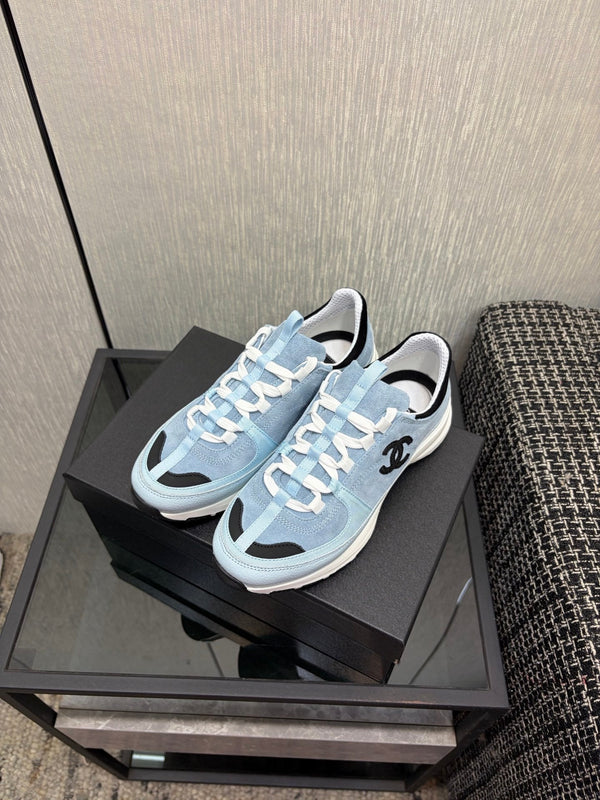Chanel 26 Baskets Basses Matelassées Classiques Bleues en Cuir d'Agneau 602473