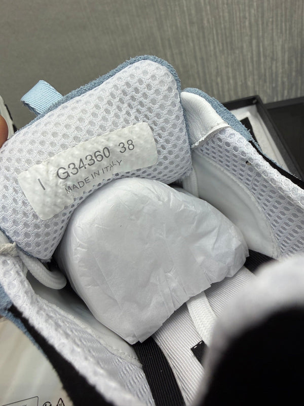 Chanel 26 Baskets Basses Matelassées Classiques Bleues en Cuir d'Agneau 602473