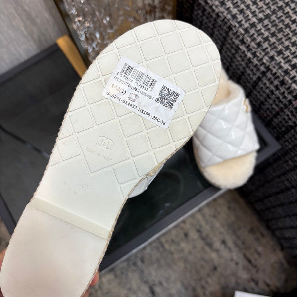 Pantoufles compensées Chane 26 Blanc beige en cuir verni avec laine 602466