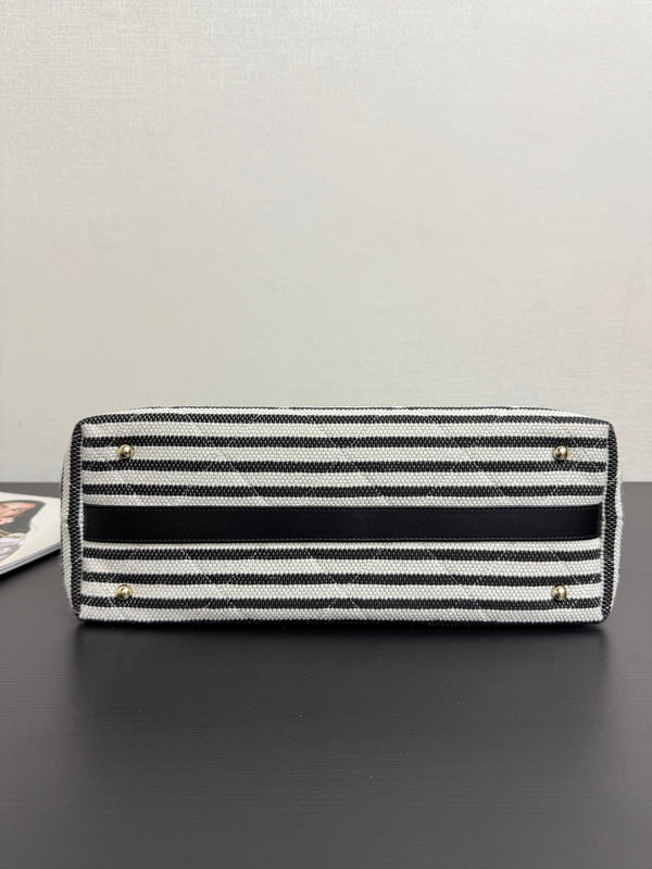 CC 26 Striped Woven Beach Bag 46 Black in Cowhide