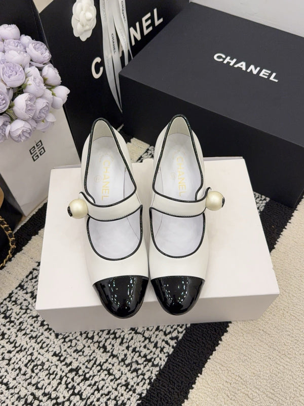 CC Pearl Heel with Rhinstone Clasp Mary Janes White Cowhide 602356