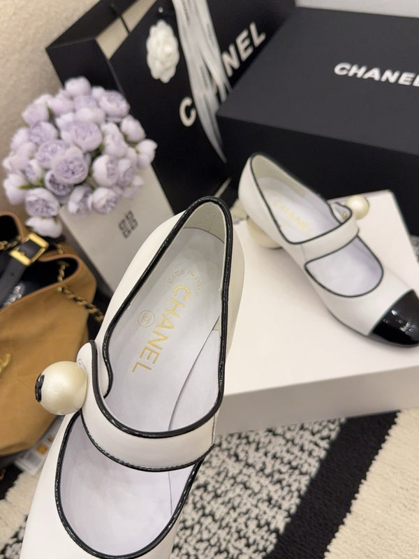 CC Pearl Heel with Rhinstone Clasp Mary Janes White Cowhide 602356