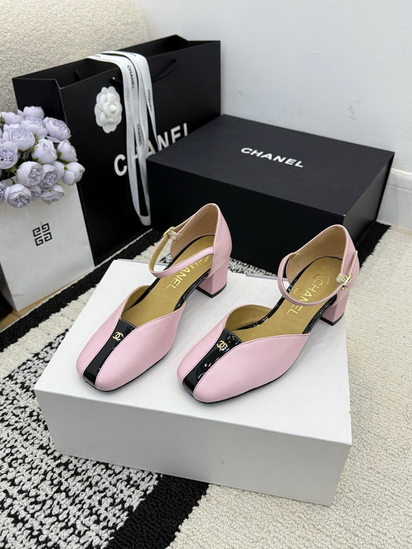 Chanel Classic Mary Janes Pink in Patent Leather 602167