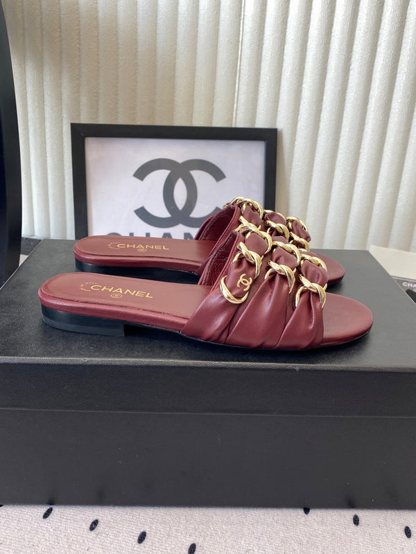Mules en agneau matelassé bordeaux à chaîne Printemps Précoce Chanel Réf. A611718