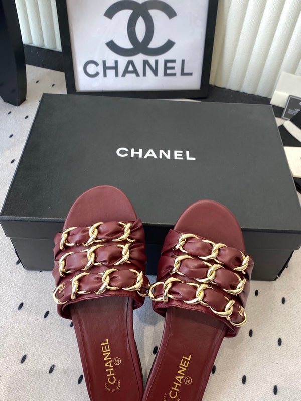 Mules en agneau matelassé bordeaux à chaîne Printemps Précoce Chanel Réf. A611718