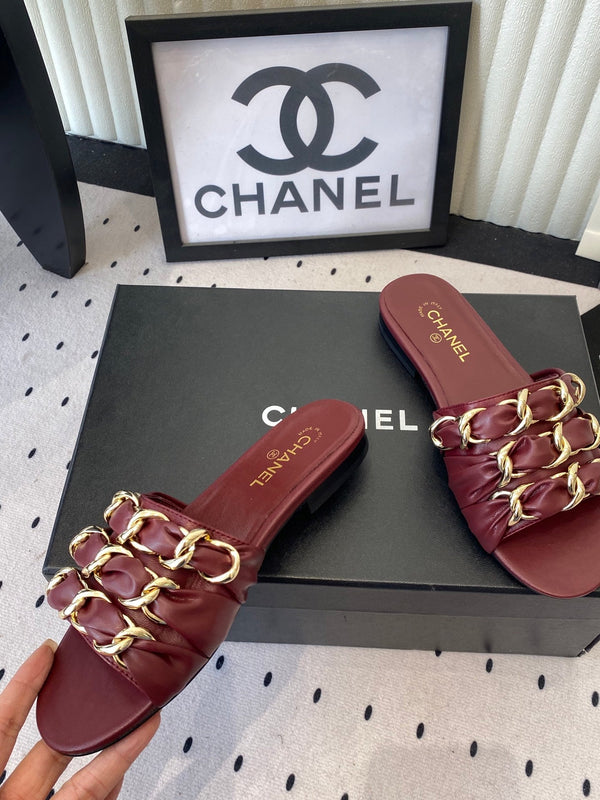 Mules en agneau matelassé bordeaux à chaîne Printemps Précoce Chanel Réf. A611718