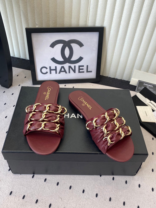 Mules en agneau matelassé bordeaux à chaîne Printemps Précoce Chanel Réf. A611718