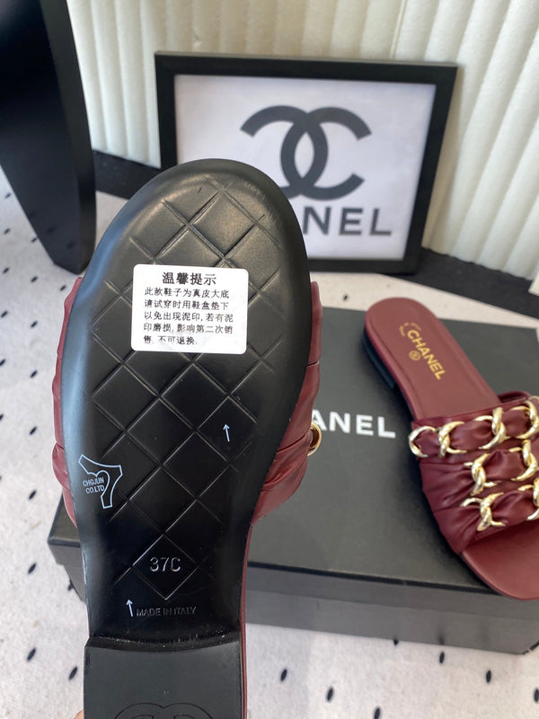 Mules en agneau matelassé bordeaux à chaîne Printemps Précoce Chanel Réf. A611718