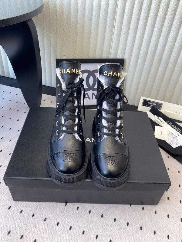 Bottes cloutées plateforme en cuir noir doublées fourrure CC 611709
