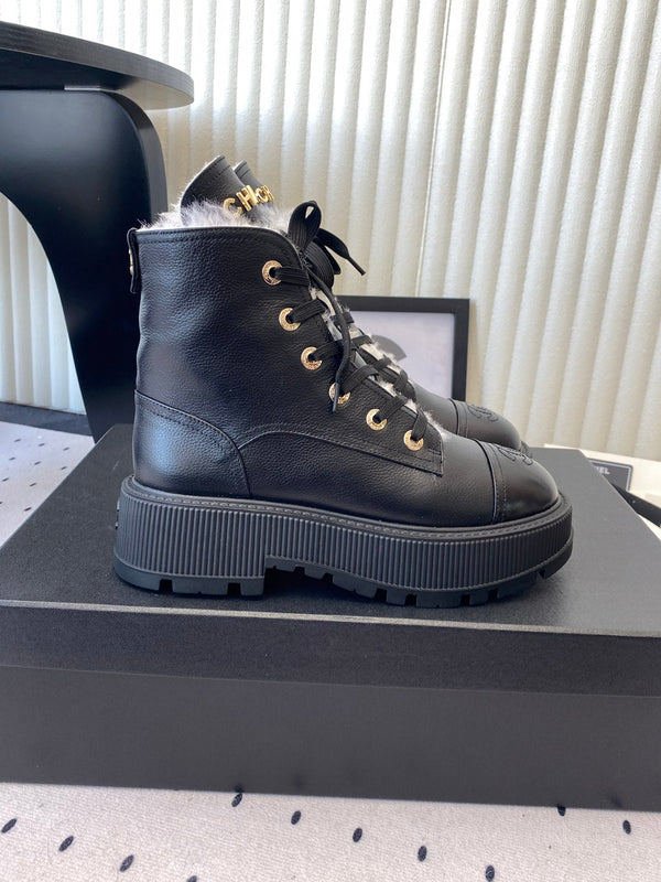 Bottes cloutées plateforme en cuir noir doublées fourrure CC 611709