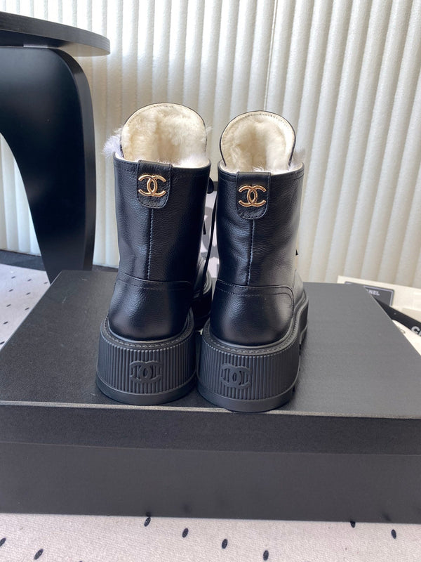 Bottes cloutées plateforme en cuir noir doublées fourrure CC 611709